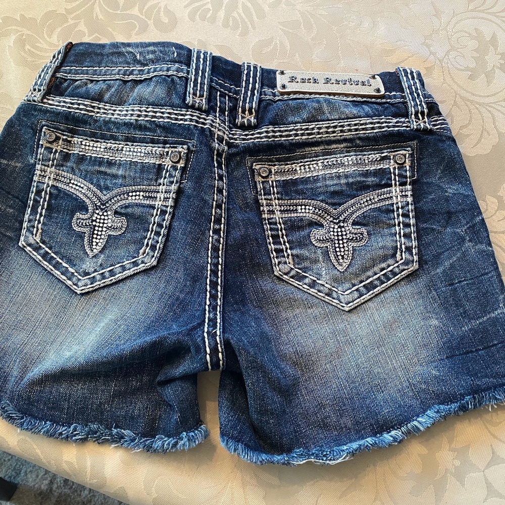 Rock Revival Size 27 Mid-Rise Curvy Shorts (Charon)